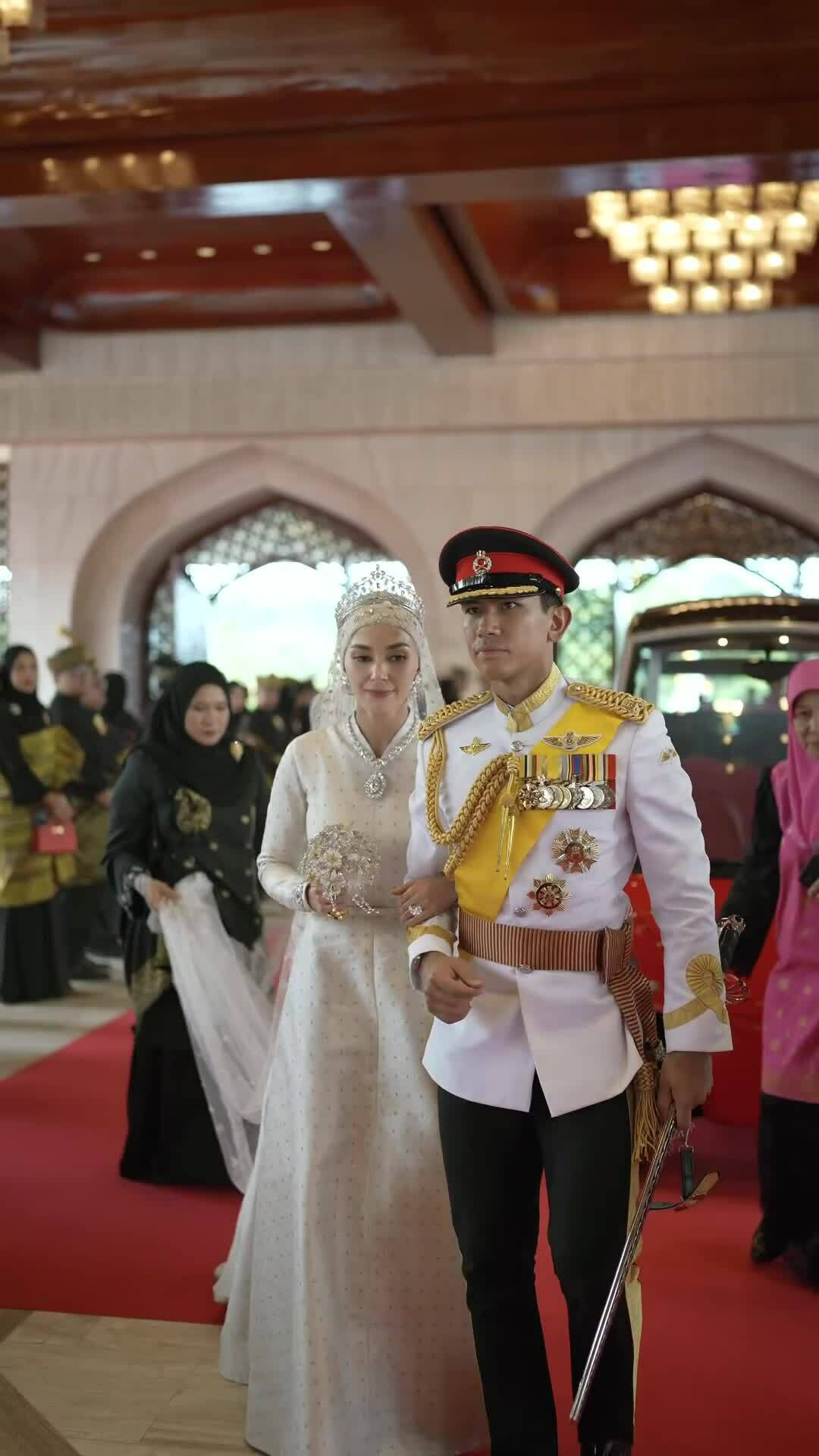 Một số sự kiện quan trọng đã diễn ra như nghi thức cầu hôn, buổi diễn của dàn nhạc hoàng gia, nhà trai mang lễ vật đến nhà gái, lễ rắc bột… Tiệc hoàng gia được tổ chức vào hôm 15/1 với sự có mặt của quan khách từ khắp nơi trên thế giới