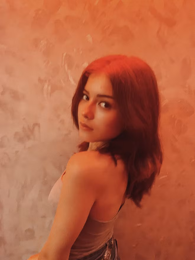 Theo dõi trang cá nhân của Jezsi trên MXH, thậm chí cô nàng còn cãi lộn được bằng tiếng Việt sau khi quen với nhiều bạn bè là rapper.