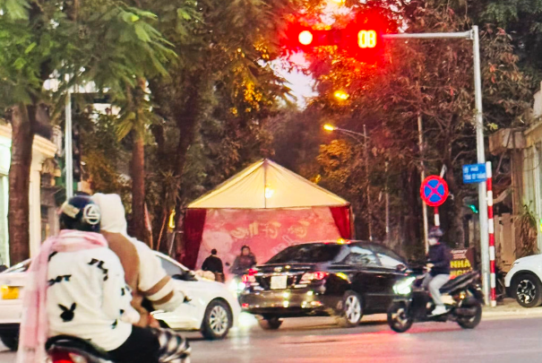 Dựng rạp ăn tất niên dưới lòng đường sẽ bị phạt nặng Dung rap an tat nien duoi long duong se bi phat nang