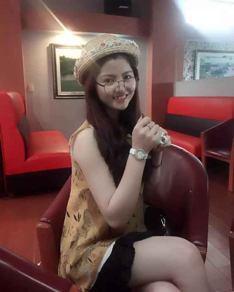 Thế nhưng khi so với ảnh hiện tại, nhiều người nhận xét Thanh Huyền có sự thay đổi rõ rệt, đặc biệt là đôi mắt và chiếc mũi có nhiều điểm khác biệt.