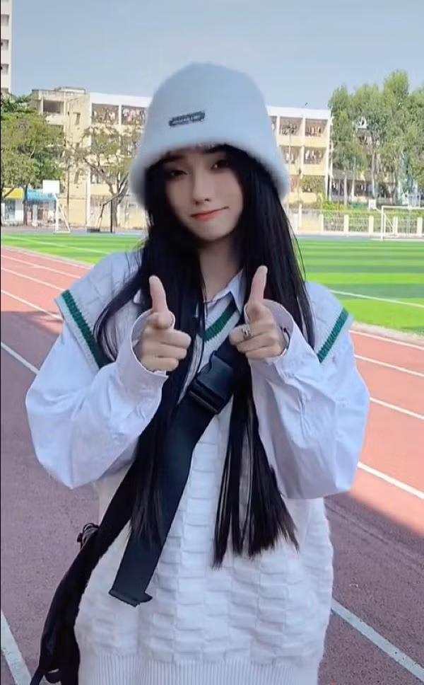 Đến nay, sau nửa năm trôi qua, Hoài Thu hiện là một nhân vật nhận khá nhiều sự quan tâm, từ con số hơn 300 nghìn follow đã tăng thêm 1 triệu người để đạt đến con số 1,3 triệu lượt theo dõi.