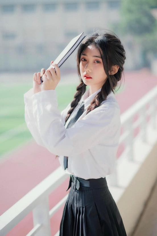 Hoài Thu từng chia sẻ: "Sau khi nhận được sự chú ý từ đông đảo mọi người thì thật sự mình khá bất ngờ, ban đầu mình hơi hoảng và đã phải tắt hết thông báo trên mọi nền tảng, bạn bè và người thân cũng gọi điện cho mình khá nhiều".