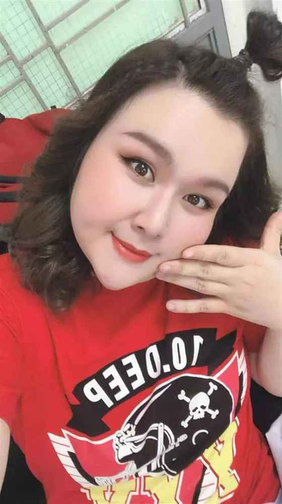 Chia sẻ lý do đi đến quyết định mạo hiểm phẫu thuật thẩm mỹ, Thuỷ Tiên từng trải lòng: "Tôi đã thử rất nhiều phương pháp, tập luyện ngày đêm. Tôi nhịn ăn đến nỗi tụt đường huyết, đầu óc choáng váng, ù tai không nhìn thấy cái gì nữa...