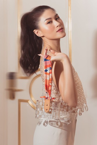 Một phe thẳng thắn chê nàng rich kid này không sang chảnh. Phe còn lại không tiếc lời khen ngợi Ngọc Thanh Tâm đồng thời thừa nhận clip này nhiều tiền quá nên khó mà đu theo được.