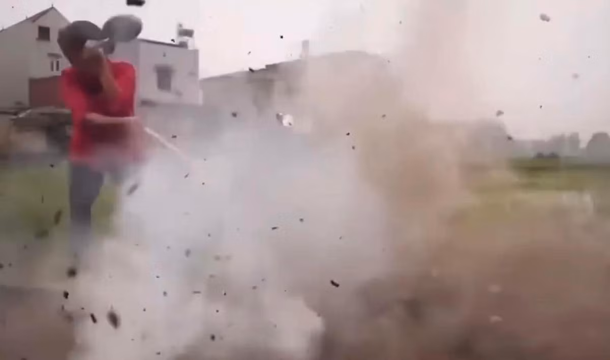 Tuy nhiên, lần này clip lại thất bại, một số cư dân mạng cho rằng bà Tân không nên đưa clip này lên vì nhiều người sẽ học theo, gây nên hậu quả nguy hiểm.