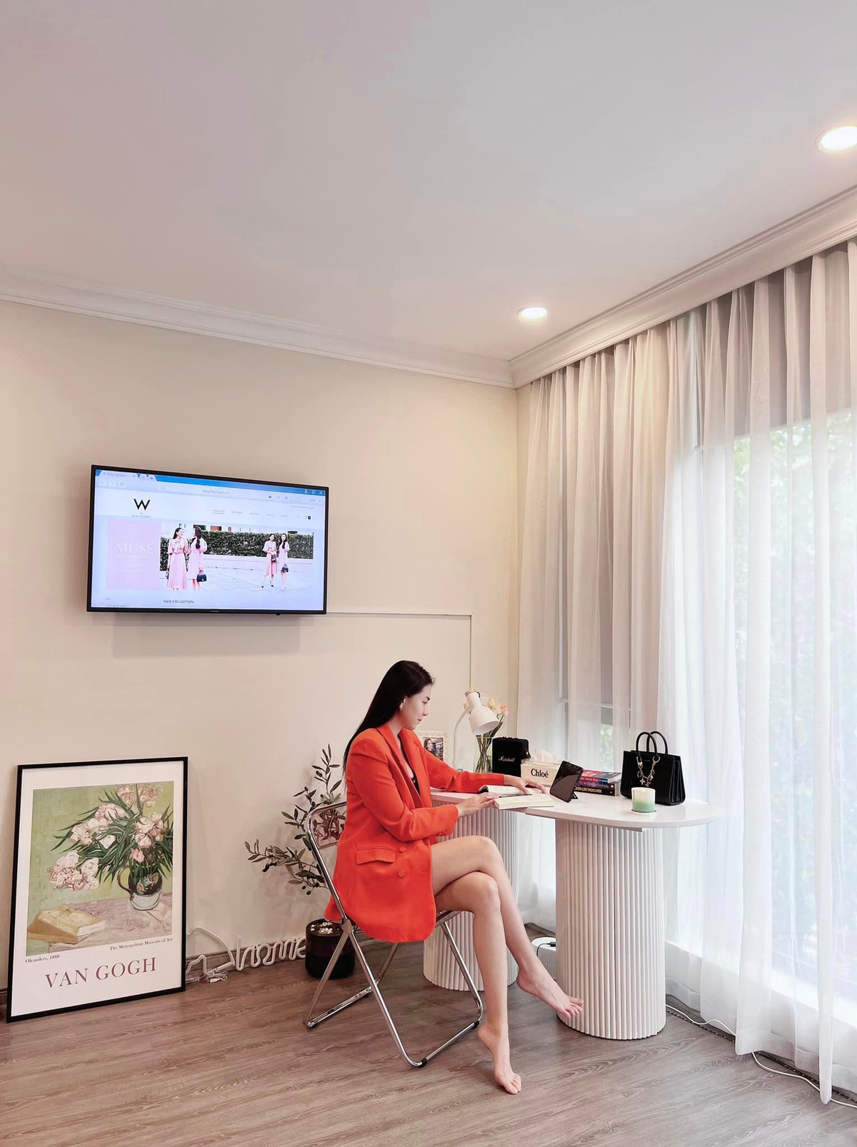 Được biết MC Mai Ngọc sở hữu chiều cao đáng ngưỡng mộ là 1m72. Dù đã cán mốc 32 tuổi nhưng cô vẫn sở hữu nhan sắc ngọt ngào, trẻ trung.