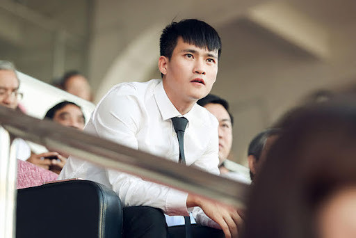 Lý do được Công Vinh đưa ra cho quyết định chia tay CLB TP HCM của mình là: "Thời gian gần đây tôi nhận thấy mọi thứ ở CLB đang không đi theo đúng như mục đích và định hướng đã được thoả thuận. Thế nên, tôi chủ động dừng lại".