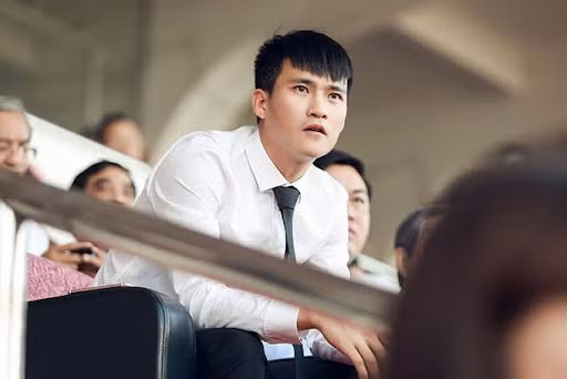 Lý do được Công Vinh đưa ra cho quyết định chia tay CLB TP HCM của mình là: "Thời gian gần đây tôi nhận thấy mọi thứ ở CLB đang không đi theo đúng như mục đích và định hướng đã được thoả thuận. Thế nên, tôi chủ động dừng lại".