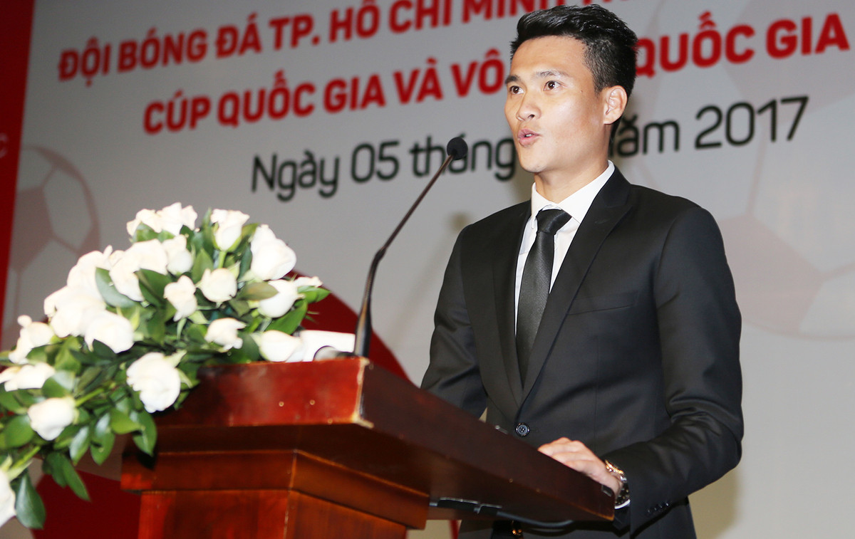 Đầu năm 2017, Lê Công Vinh nhận lời làm quyền Chủ tịch CLB TP HCM, đội bóng khi đó vừa giành quyền lên V-League 2017. Trong buổi ra mắt đội bóng, CV9 cho biết sẽ xây dựng đội bóng thành một CLB chuyên nghiệp, phát triển bền vững, xứng đáng với sự kỳ vọng cùa người hâm mộ TP HCM.