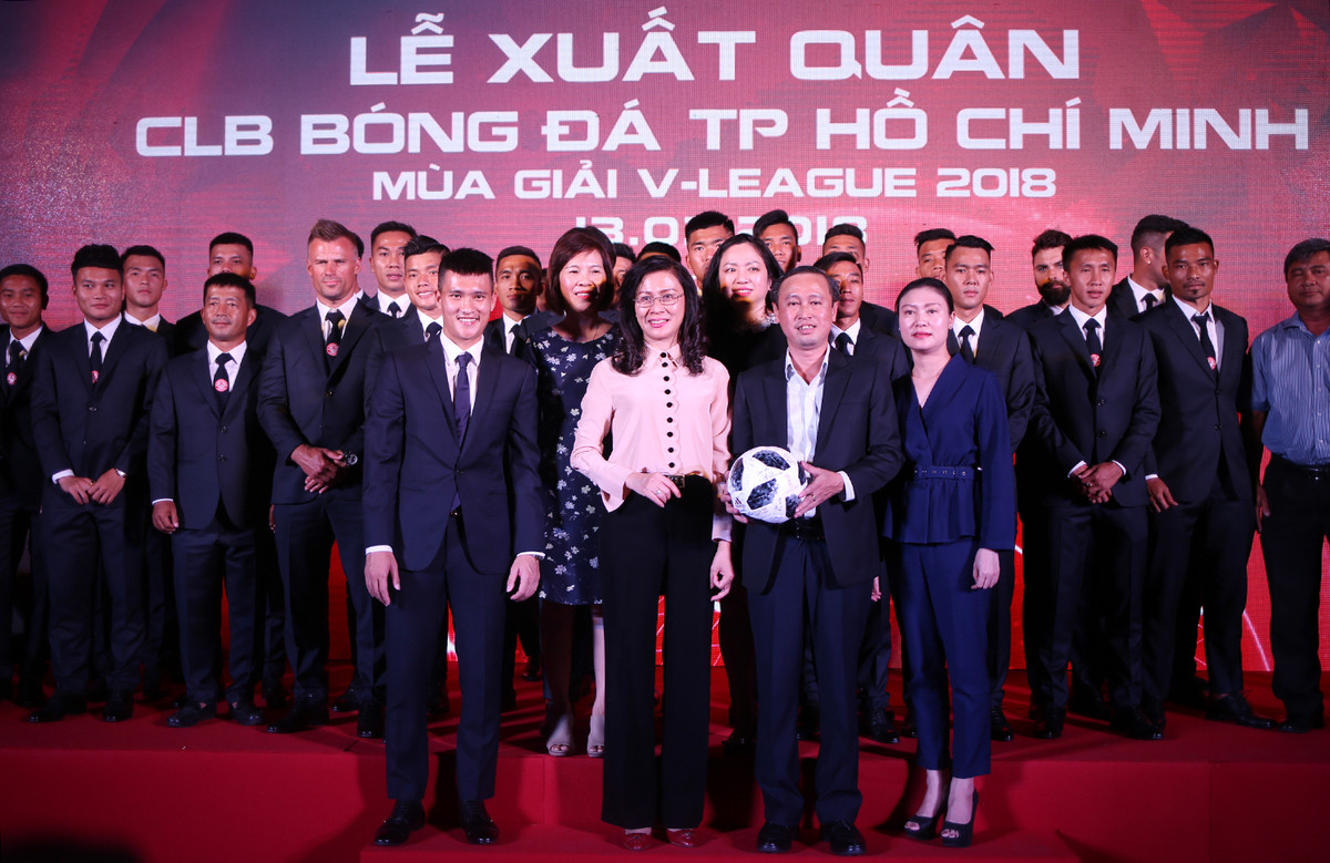 Bên cạnh Miura, Công Vinh cũng đưa về TP HCM những người từng cộng tác với anh tại đội tuyển Việt Nam như các trợ lý HLV Trần Hùng Cường, Võ Văn Hạnh, Martin Forkel hoặc các cầu thủ Trần Phi Sơn, Sầm Ngọc Đức, Huỳnh Văn Thanh, Nguyễn Thanh Diệp, Nguyễn Hải Anh, Vũ Ngọc Thịnh, Văn Thuận, Gonzalo...