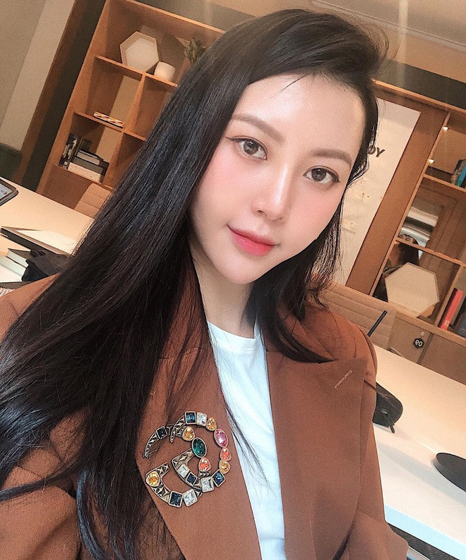 Tuy nhiên, vẫn còn đó số ít người ủng hộ Ngọc Châm và cho rằng khi nhận ra điểm khuyết khiếm thì dùng "dao kéo" để thay đổi là điều nên làm.