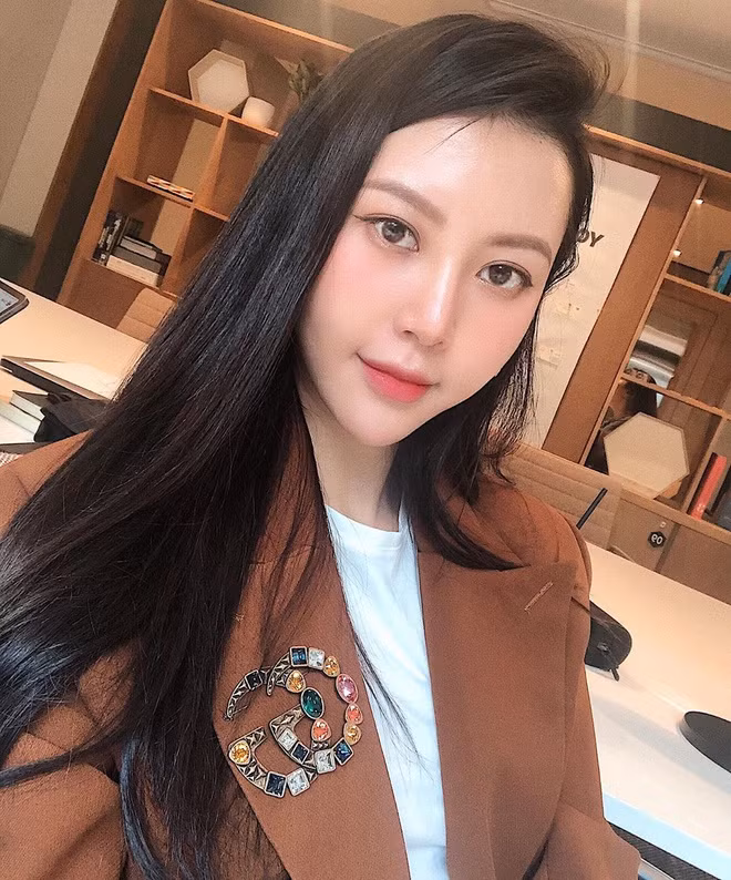 Tuy nhiên, vẫn còn đó số ít người ủng hộ Ngọc Châm và cho rằng khi nhận ra điểm khuyết khiếm thì dùng "dao kéo" để thay đổi là điều nên làm.