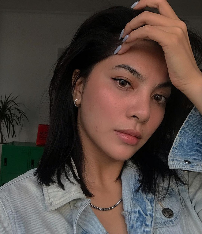 Gần đây, dân mạng nhận thấy gương mặt Teela thay đổi rõ rệt. Nhiều người cho rằng hot girl 9X đã tiêm filler để có làn da căng mọng thay vì các đường nét nhỏ nhắn, thanh thoát như trước.