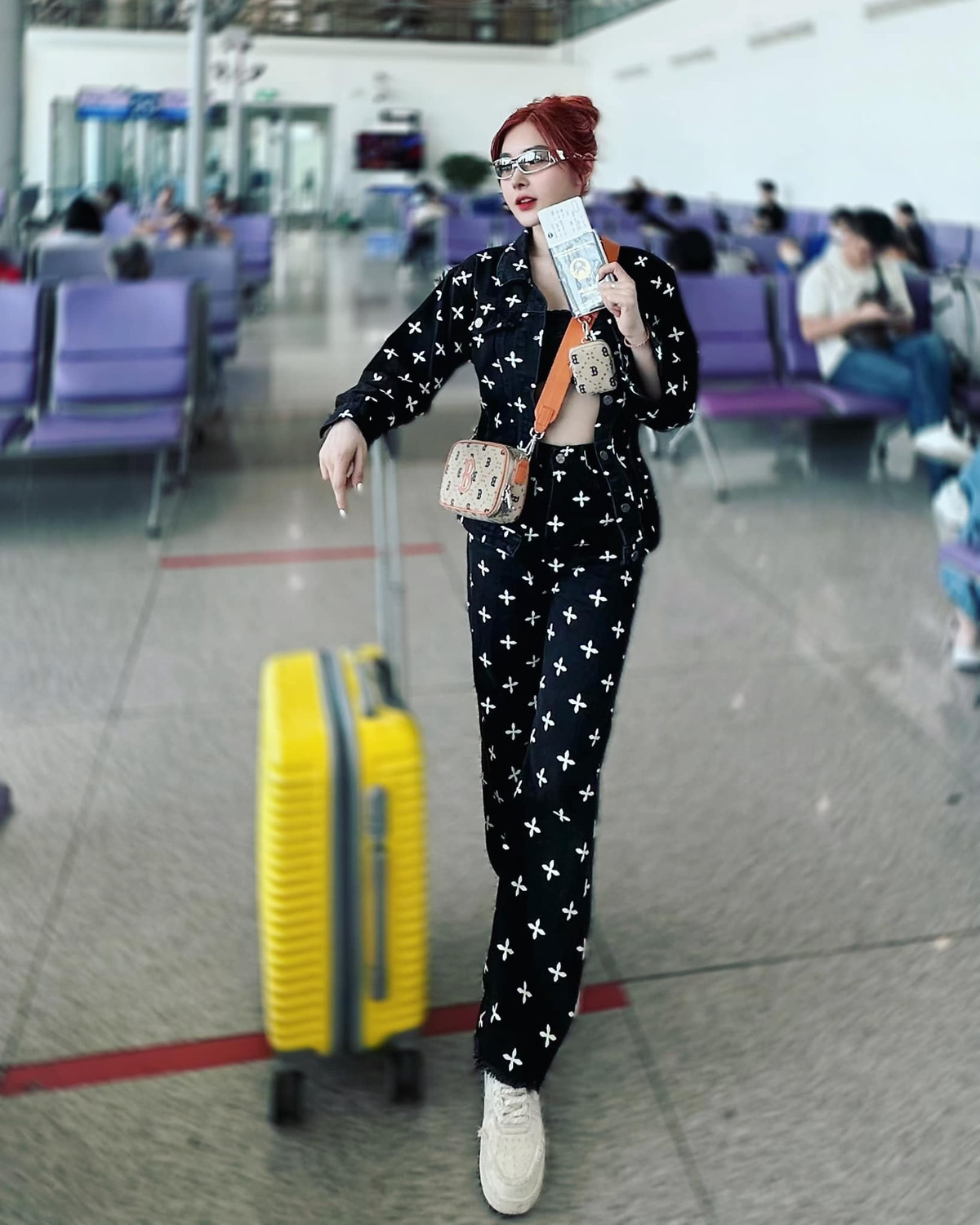 Nói về điều này, DJ T-Tina cho hay: "Quan điểm DJ phải ăn mặc gợi cảm là một lối suy nghĩ kỳ thỊ, không hoàn toàn đúng về công việc này. Không phải ai làm DJ cũng ăn mặc gợi cảm và nghề DJ không có nghĩa xấu, cũng nhờ công việc này mà tôi có cơ hội sang nước bạn. Tại sao mình phải giấu đi trong khi xã hội bây giờ ngày càng phát triển. Dù là ai đi chăng nữa, dù có làm gì vẫn hướng đến quê hương của mình. Xin mọi người đừng kỳ thị bất cứ nghề gì".