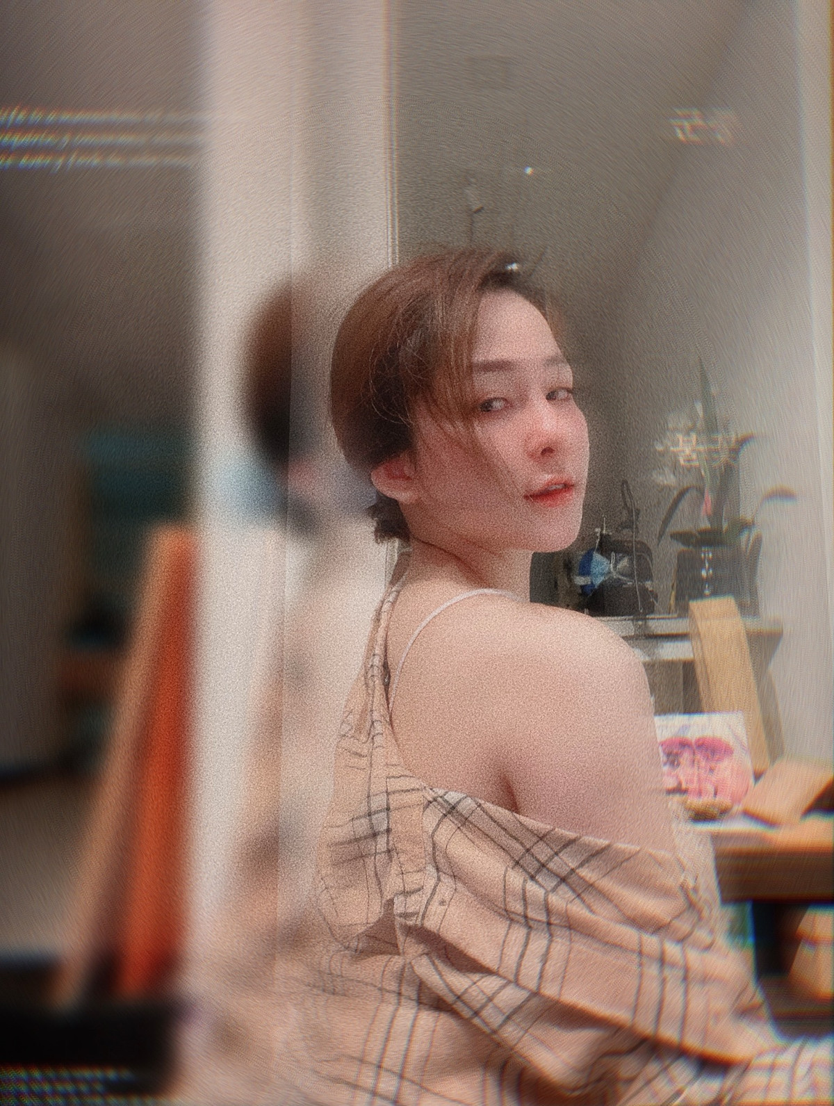 Trong thời gian thực hiện giãn cách xã hội do dịch bệnh, hot girl Trâm Anh thường xuyên đăng tải hình ảnh các món ăn ngon cũng như luôn nỗ lực luyện tập để giữ dáng. Cô nàng chăm chỉ tập thể dục tại nhà như lắc vòng, gym, yoga… để có được thân hình săn chắc, thon gọn.