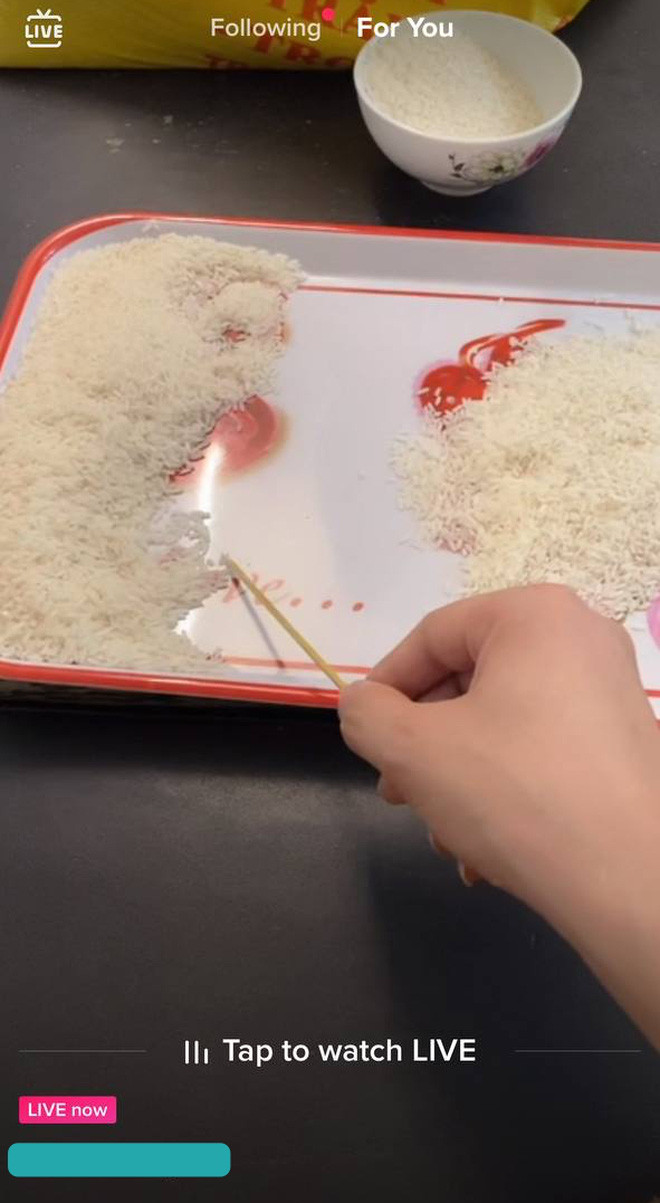 Trong thời gian ở nhà giãn cách xã hội, nhiều người đã nghĩ ra đủ các thể loại trò chơi và trong đó đếm gạo là thứ mà nhiều bạn đã thử.