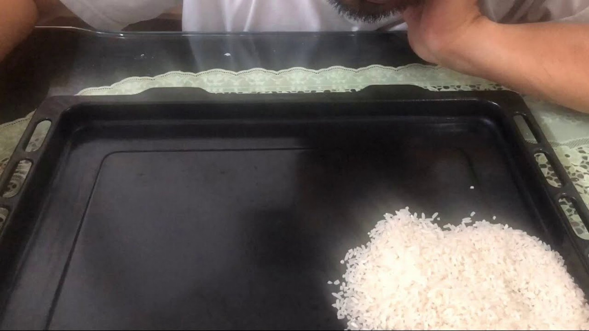 Lướt sương sương comment của các livestream đếm gạo, dễ dàng thấy vô số tài khoản nước ngoài bàn luận. Chưa hết, đến hôm nay Facebook cũng xuất hiện cả group "Rảnh Quá Đi Đếm Gạo" với lời hẹn ăn cơm xong sẽ chuyển sang tách gạo với vỏ đỗ cho sáng tạo.