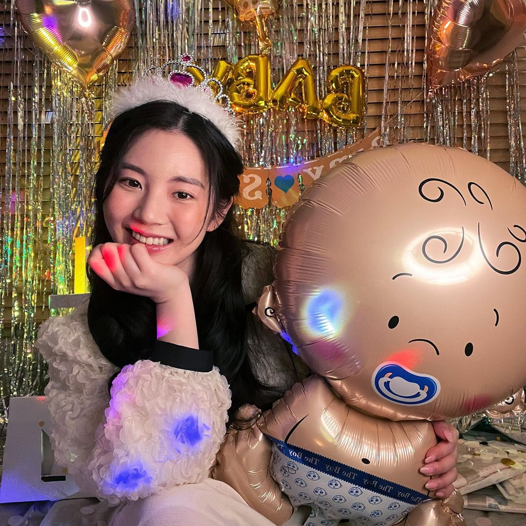 Sau khi kết hôn và sinh con, Rock Cha Eun vẫn xinh đẹp và quyến rũ.