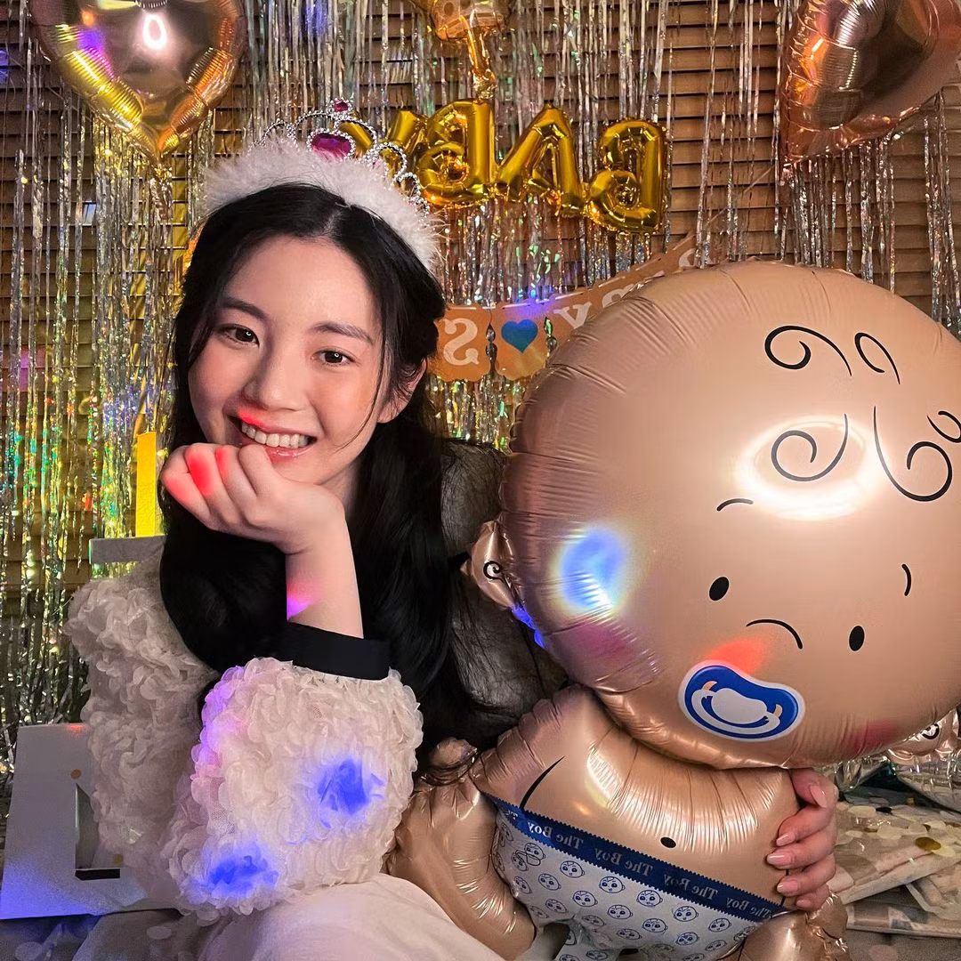 Sau khi kết hôn và sinh con, Rock Cha Eun vẫn xinh đẹp và quyến rũ.