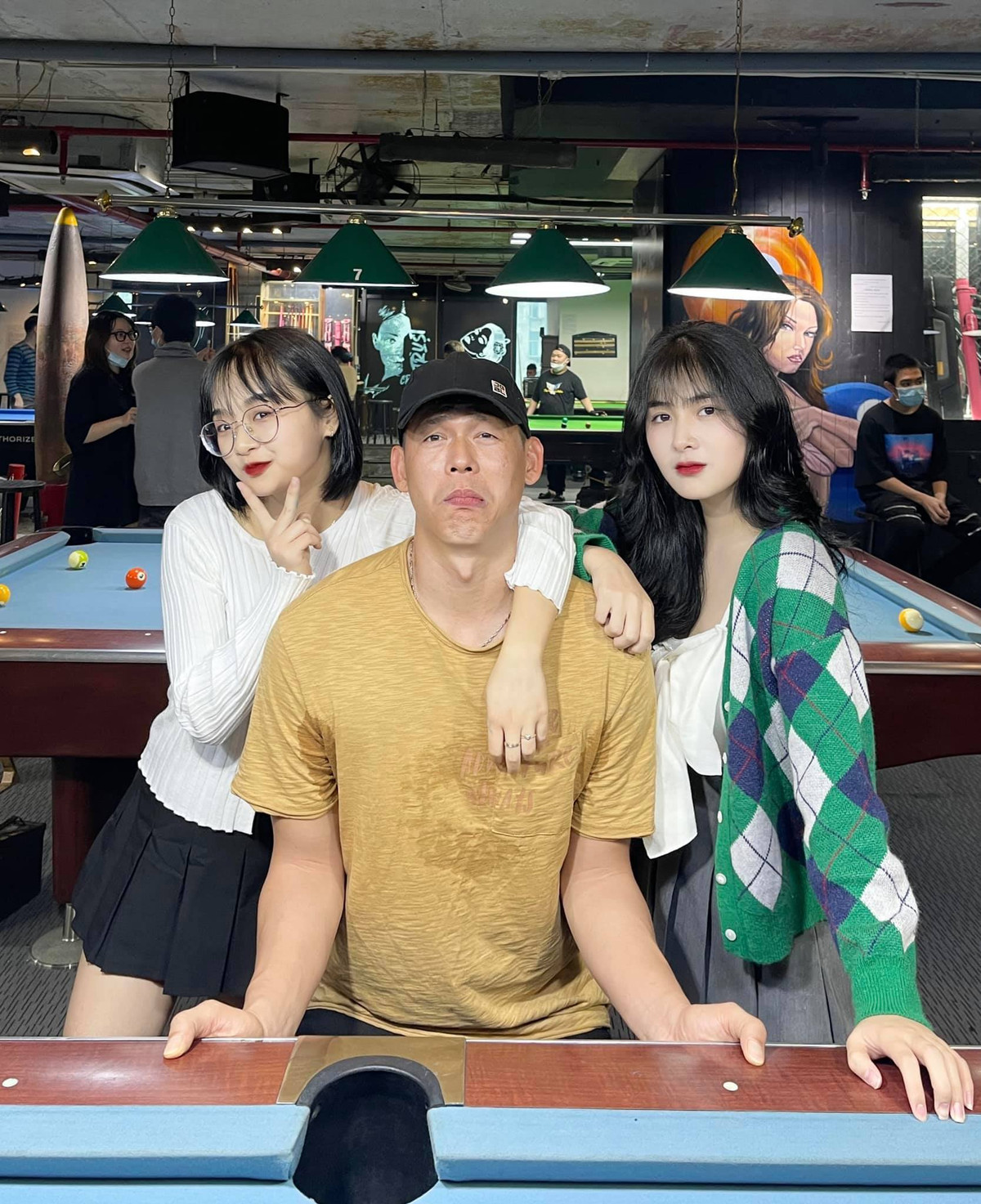 Trước đó các "thám tử" mạng cũng mau chóng phát hiện ra Quỳnh Alee và Gấm Kami vướng không ít thị phi chỉ trong ít ngày gần đây.