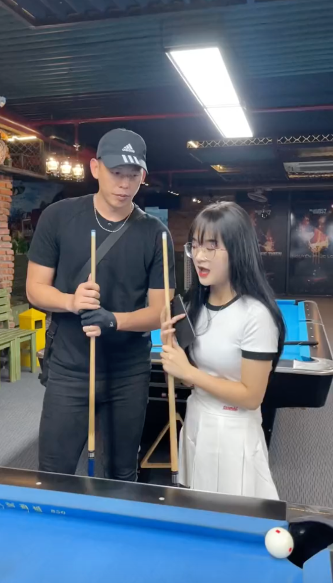 Trên MXH, Tấn Trường cũng thường giới thiệu khá thân thiết rằng đây là "mấy đứa em trong nhà" mình.