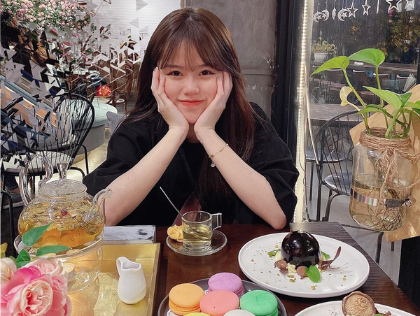 Huỳnh Anh cũng thường xuyên chia sẻ những hình ảnh kèm thông điệp ủng hộ bạn trai, đi đâu cũng có Quang Hải bên cạnh.