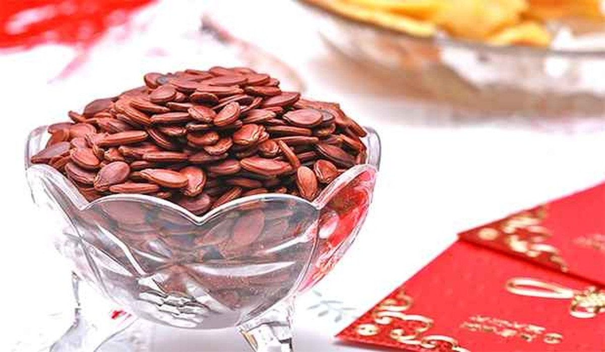 Nếu hạt hướng dương hay hạt bí được dân mạng ưa chuộng thì hạt dưa lại trở thành nỗi ám ảnh với lớp vỏ quá cứng, lại còn mất thời gian.