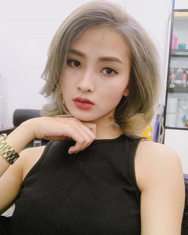 Bên cạnh đó, nữ MC còn sở hữu vẻ ngoài xinh đẹp, gợi cảm cùng gu thời trang cá tính, năng động.