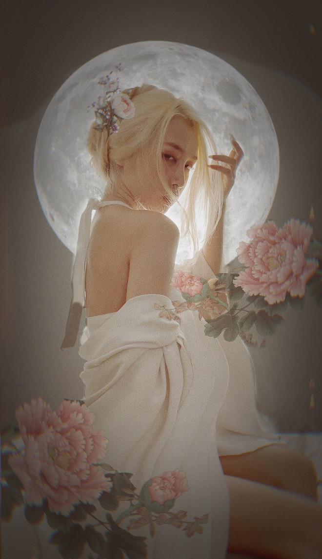 Hứa Băng Ngân là một nhiếp ảnh gia - người mẫu ảnh nổi tiếng trong giới trẻ Việt, hiện đang sở hữu các tài khoản mạng xã hội với gần 100 ngàn người theo dõi.