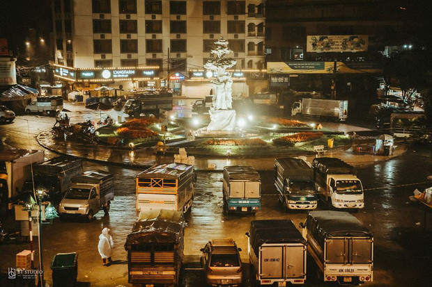 Khu vực chợ Đà Lạt vốn là nơi tấp nập, nhộn nhịp nhất thành phố, giờ cũng trở nên ảm đạm đến lạ.