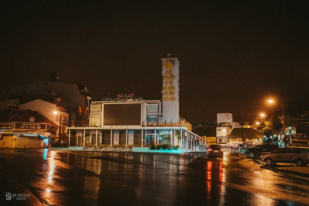 Giữa thời điểm mà người người, nhà nhà thi nhau đổ xô du lịch Đà Lạt "tránh nóng" như hiện tại, dịch COVID-19 thực sự đã khiến tình hình thay đổi 180 độ. Xem bộ hình được một chàng nhiếp ảnh gia chia sẻ, cư dân mạng không khỏi bất ngờ về tình hình tại Đà Lạt những ngày qua.