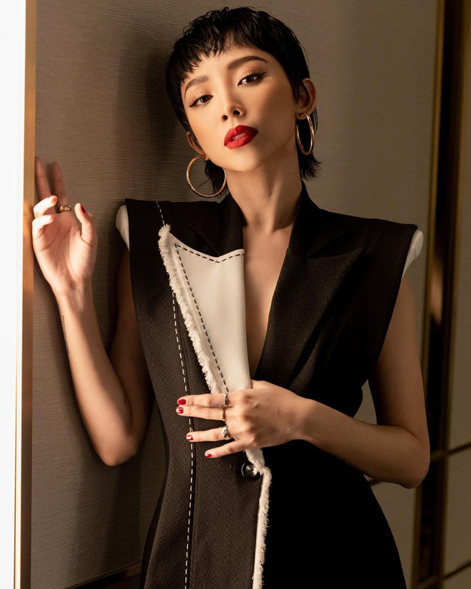 Nổi tiếng chăm nấu nướng nên với Tóc Tiên chuyện vào bếp những ngày này với cô khá đơn giản.