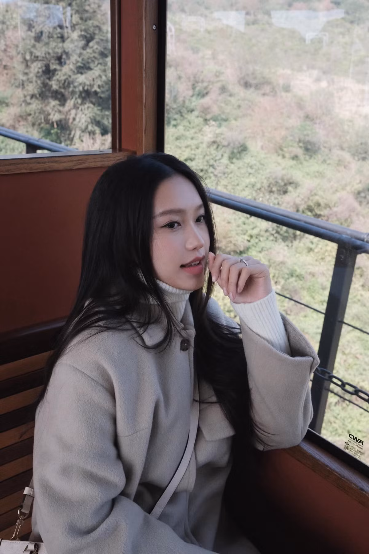 Gần đây, Doãn Hải My đã cùng Đoàn Văn Hậu tham dự một đám cưới nổi tiếng. Cặp đôi thu hút sự chú ý bởi sự xứng lứa vừa đôi khi sánh bước bên nhau.