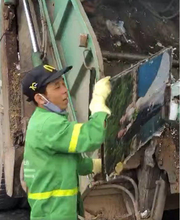 Mới đây, trên MXH số phận bi đát của những bức ảnh cưới được dân tình đăng tải thu hút sự chú ý của nhiều người và kèm theo đó vô vàn những bình luận "đắng cay" cũng từ đó mà ra.