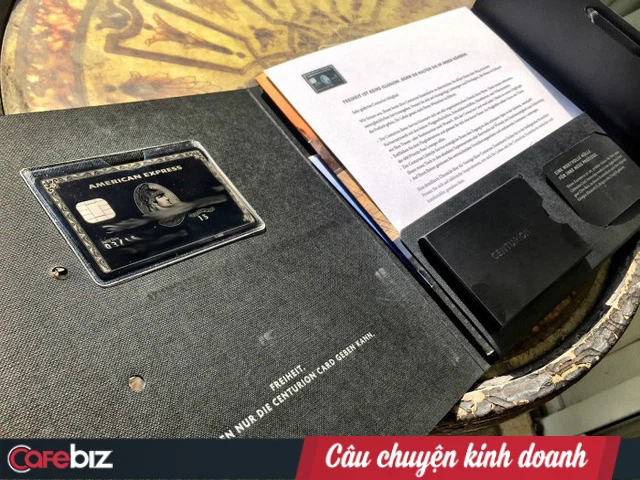 Điều kiện tối thiểu nhất nếu ai muốn sở hữu chiếc thẻ quyền lực bậc nhất thế giới này là phải có thu nhập hàng năm ít nhất 1,3 triệu đô, tài sản ròng trên 16 triệu đô. Chi tiêu hàng năm của người đó phải đạt 250.000 đến 450.000 đô.