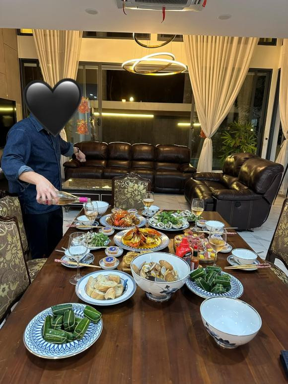 Chúc chàng trai tuổi mới sức khoẻ và công việc thành công gấp 5-6 lần năm nay nhé. Và hi vọng sẽ đón nhiều cái sinh nhật với nhau hơn. I love you rất nhiều này''. Hot girl Trâm Anh viết thêm.