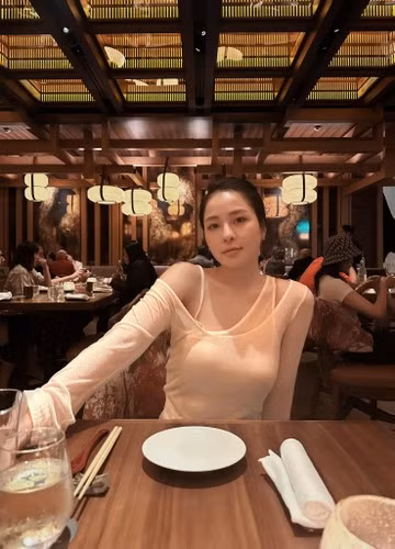 Độ nổi tiếng của Trâm Anh tăng lên khi tham gia vào gameshow hẹn hò cùng Pew Pew. Cũng vì thế, cô trở thành hot girl đắt show chụp hình, quảng cáo.