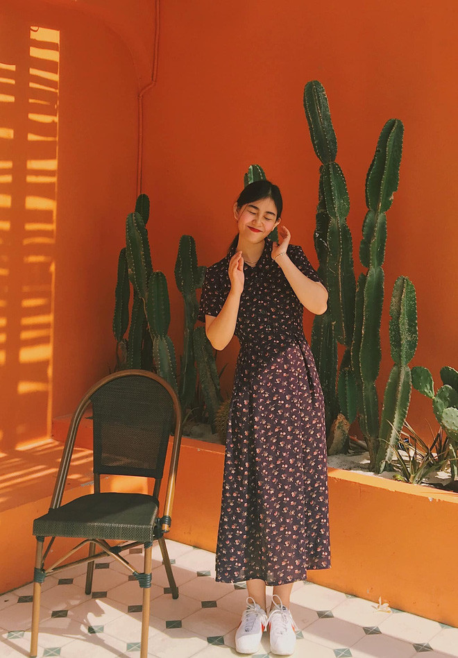 Thậm chí, nhiều dân tình sau khi ngắm hình ảnh của Bách Liên còn nhận xét cô bạn chẳng khác gì minh tinh Hong Kong đình đám như Lý Gia Hân, Ôn Bích Hà,...