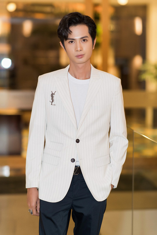 Tháng 11 vừa qua, thông tin Sĩ Thanh và Huỳnh Phương chính thức "đường ai nấy đi" sau hơn 1 năm hẹn hò khiến nhiều người vô cùng tiếc nuối.