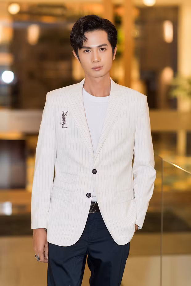 Tháng 11 vừa qua, thông tin Sĩ Thanh và Huỳnh Phương chính thức "đường ai nấy đi" sau hơn 1 năm hẹn hò khiến nhiều người vô cùng tiếc nuối.