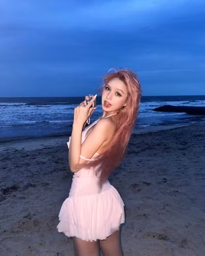 "Mấy hôm nữa không biết nó sưng cỡ nào đâu. Hôm nay đi ăn buffet mà mới khai vị thôi đã không ăn được gì thêm", Xoài Non viết.