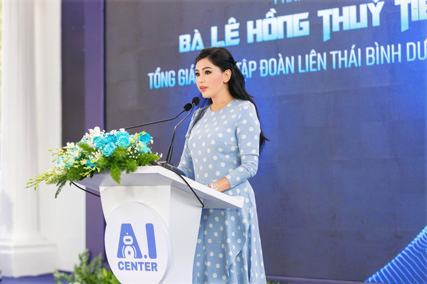 Năm nay đã 51 tuổi nhưng trông bà Thuỷ Tiên trẻ trung. Thậm chí nhiều người còn dành nhiều lời khen có cánh cho nhan sắc của mẹ rich kid Tiên Nguyễn.