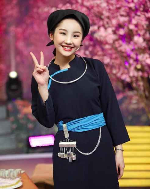 Ceri cho hay: “Mình không muốn những hình ảnh vết thương trên cánh tay gây ảnh hưởng đến các bạn đang theo dõi mình trên MXH, đặc biệt là những bạn nhỏ. Vì thật sự đó là điều không tốt, mình không muốn ai có những hành động giống như mình đã từng...