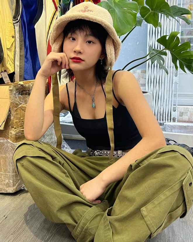 Thu Hà hay còn được gọi với tên Ceri, sinh năm 2002 - từng gây chú ý khi xuất hiện trong 1 gameshow tỏ tình. Được biết, cô nàng đến từ Lạng Sơn, người dân tộc Tày, công việc hiện tại là người mẫu ảnh và diễn viên.