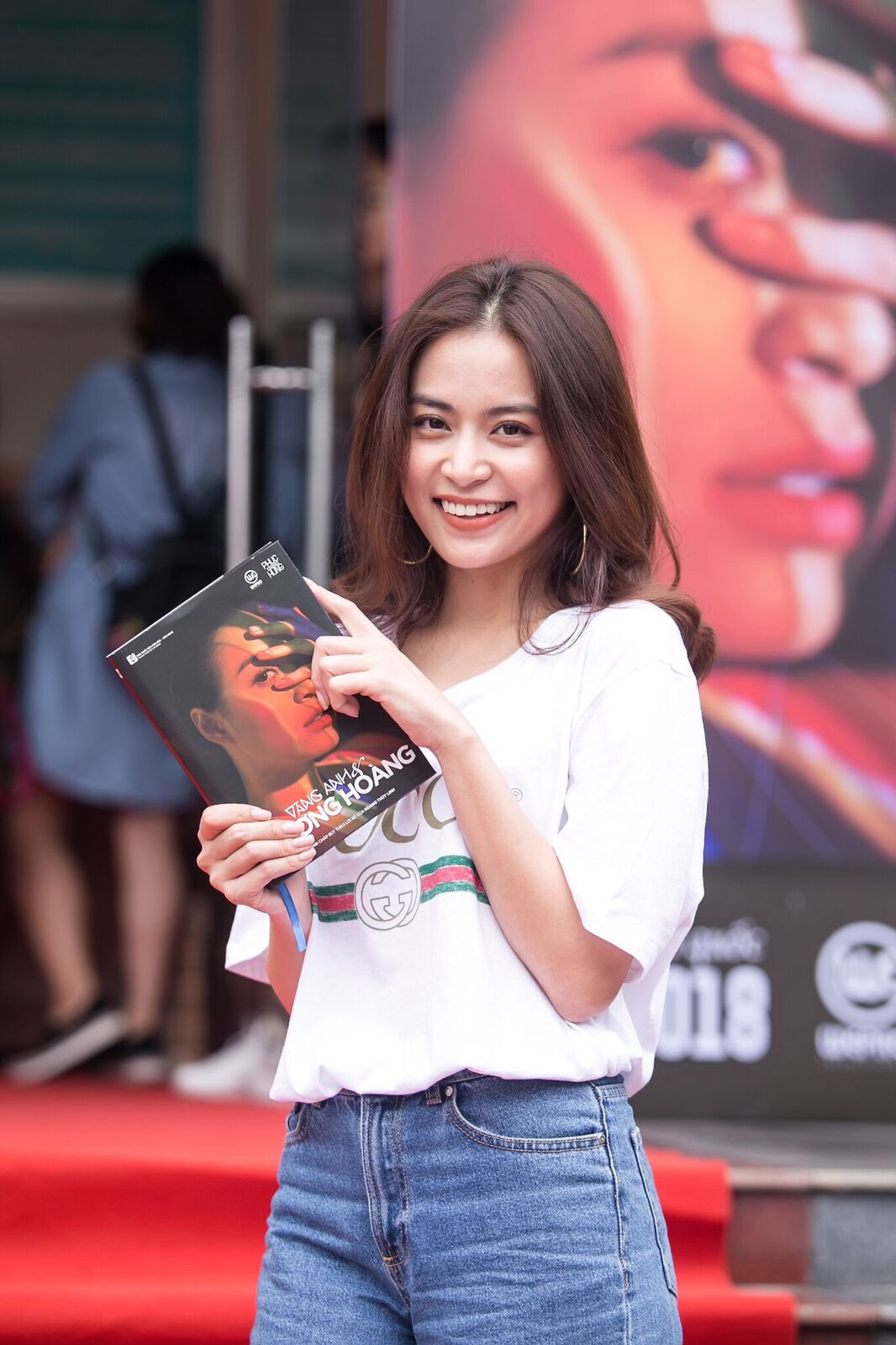 Trước đó, nữ ca sĩ 8X đã thành công với loạt sản phẩm âm nhạc khi đi theo phong cách độc, lạ, làm mới chất liệu văn hóa dân gian.