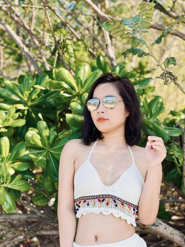 Bước chân ra từ "Nhật ký Vàng Anh", Minh Hương hiện tại làm tại một kênh truyền hình nổi tiếng.