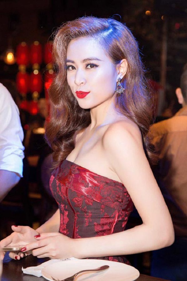 Tiếp đó, Hoàng Thuỳ Linh được mời trở lại diễn xuất với vai chính trong bộ phim truyền hình "Mê cung".