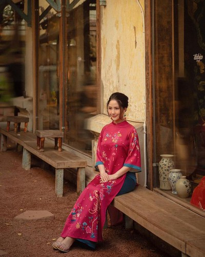 Khi đã tìm được cho mình layout make up phù hợp, Primmy Trương dường như cứ vậy áp dụng cho mình ở mọi trang phục khác nhau. Lối trang điểm của người đẹp không quá kịch tính cũng không sương sương như Hàn Quốc mà hài hòa và tôn lên được hết nét đẹp bản thân.