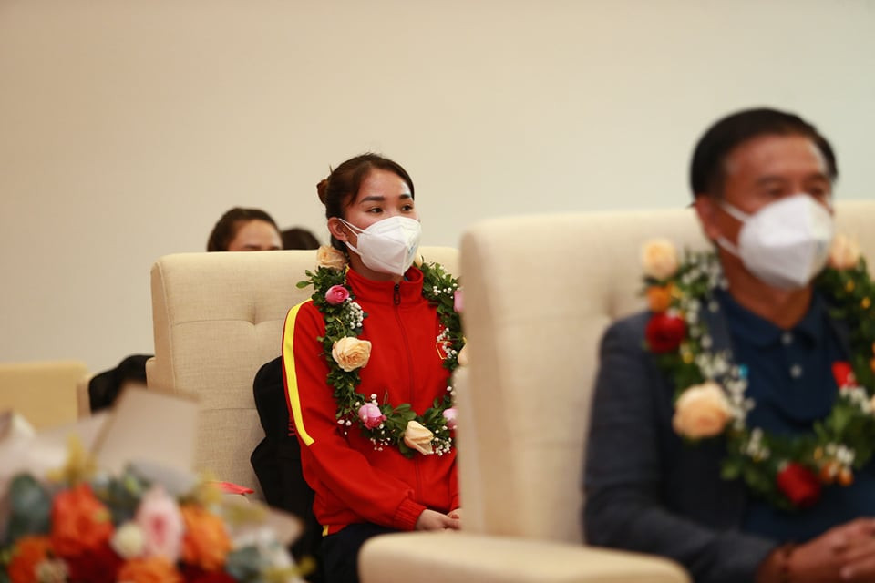 Cuộc tiếp đón các nữ cầu thủ Việt Nam trở về với tấm vé dự World Cup diễn ra trong không khí ấm áp, trang trọng.