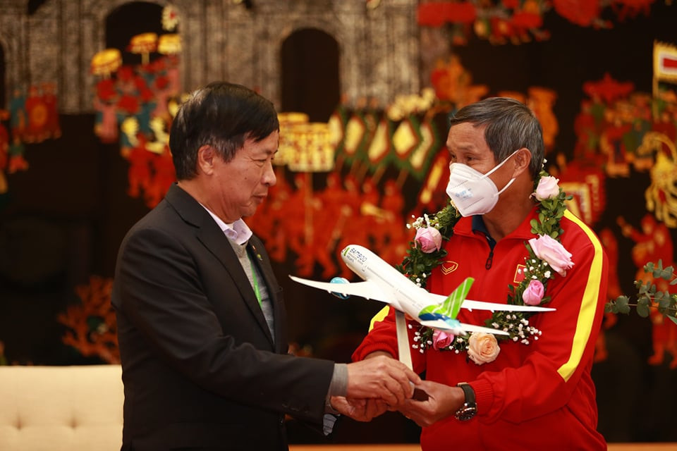 Sau khi thua đương kim vô địch Nhật Bản 0-3, đội tuyển hòa Myanmar 2-2 ở lượt cuối, giành vé vào tứ kết với tư cách một trong hai đội thứ ba xuất sắc. Tại vòng này, Việt Nam thua ngược đội tuyển sau đó vô địch Trung Quốc 1-3. Ở vòng play-off, Việt Nam đánh bại Thái Lan 2-0 và Đài Loan 2-1 để giật lấy tấm vé duy nhất tới World Cup 2023.